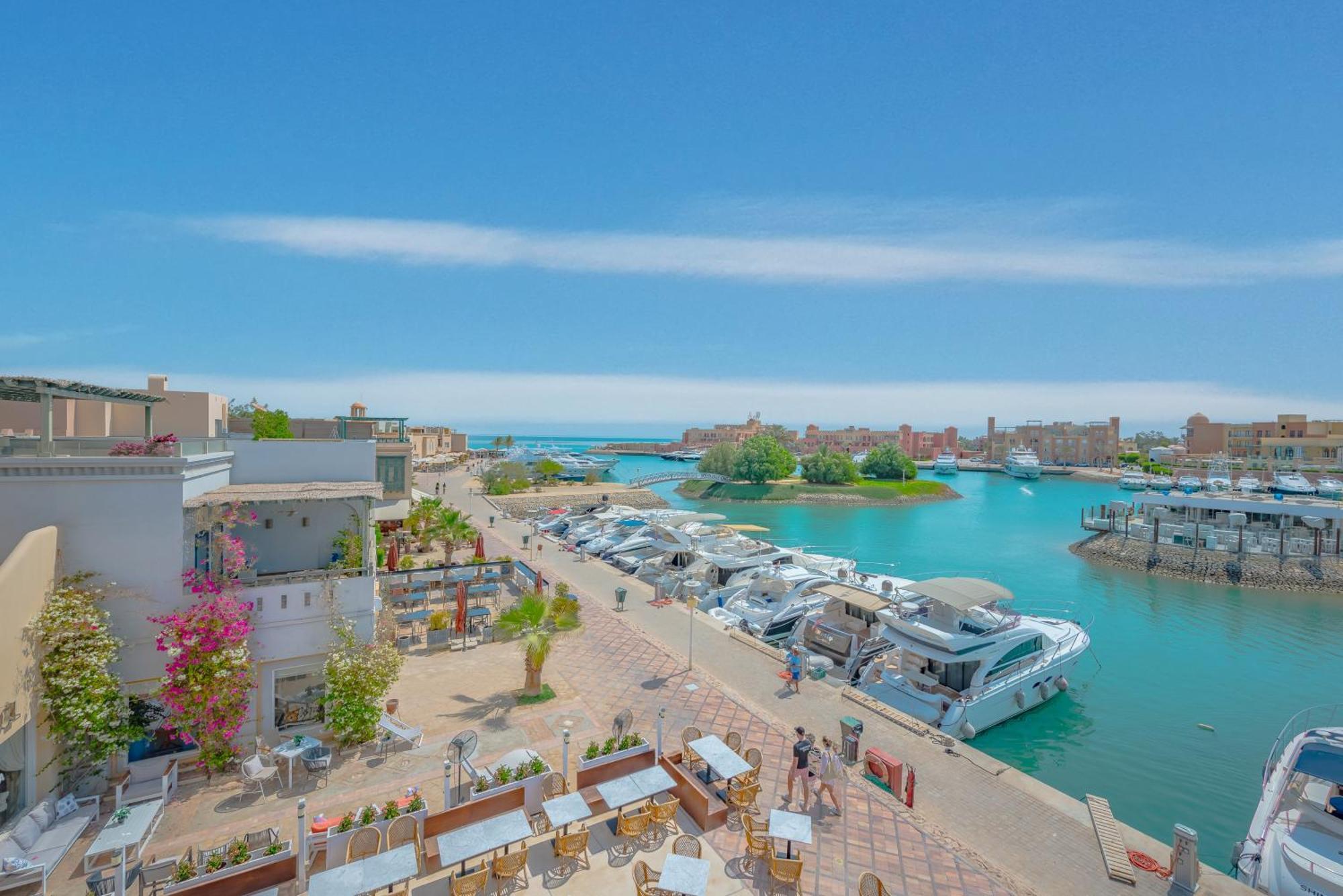 Seaview Penthouse With Roof In Marina El Gouna Egypt Case de vacanță *